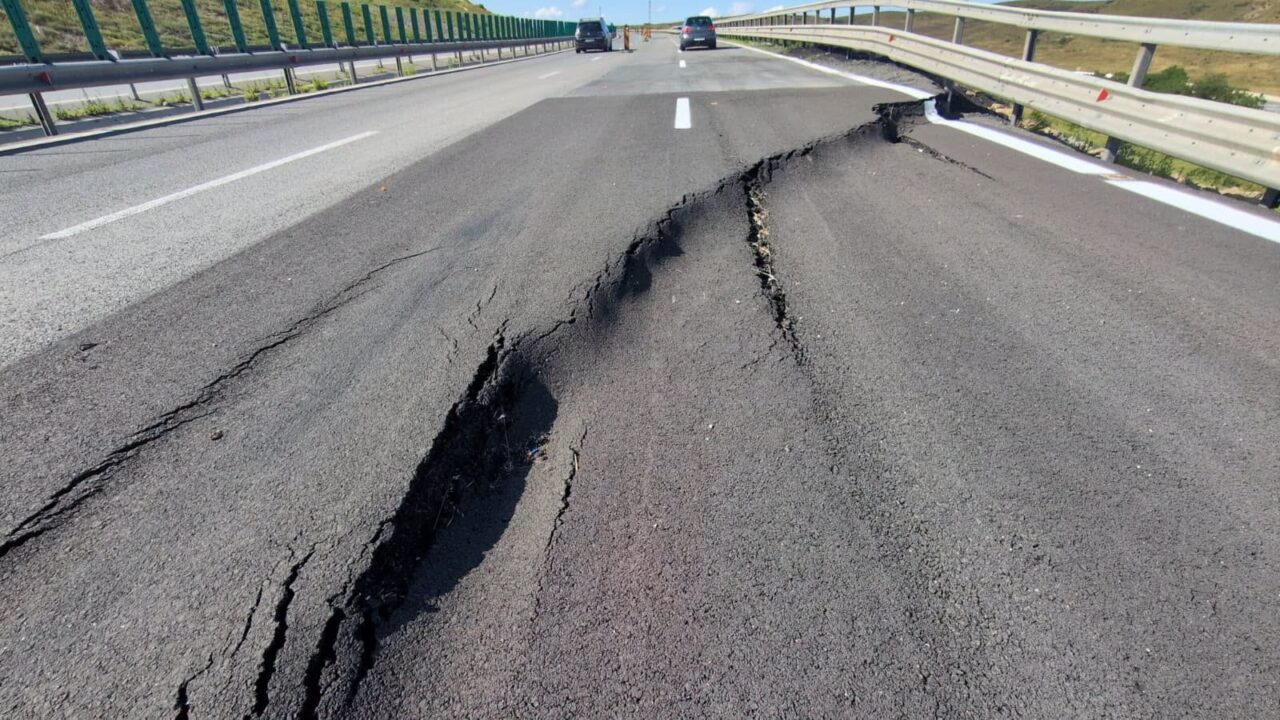 Un nou surpaj pe Autostrada A10 Sebeș–Turda: Ministerul Transporturilor cere explicații de la CNAIR/Facebook/ CNAIR