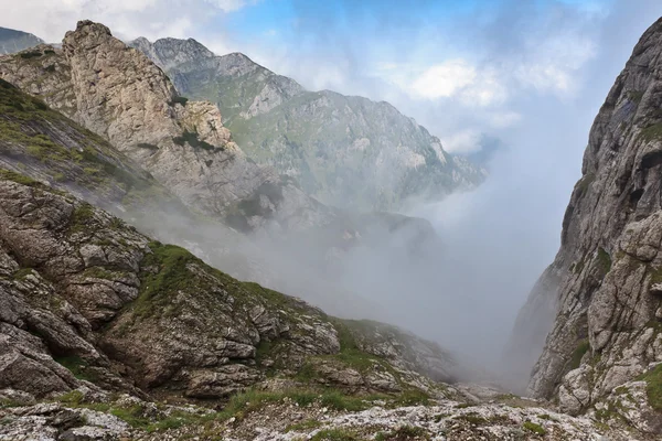 Tragedie în Munții Bucegi: o femeie a murit, iar trei alpiniști au fost răniți în timpul unei ascensiuni/depositphotos
