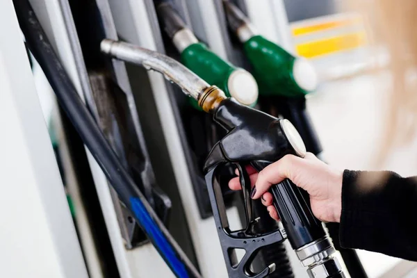 Noile atacuri dintre SUA și Iran au împins din nou prețul petrolului în sus/depositphotos