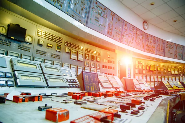 Din cauza scăderii record a nivelului Dunării, România va opri pentru prima dată complet centrala nucleară de la Cernavodă/ depositphotos