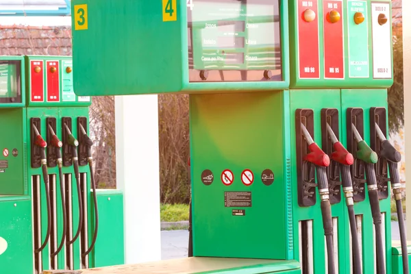 În România au crescut din nou prețurile la carburanți: motorina costă deja peste 10 lei pe litru în unele benzinării / depositphotos