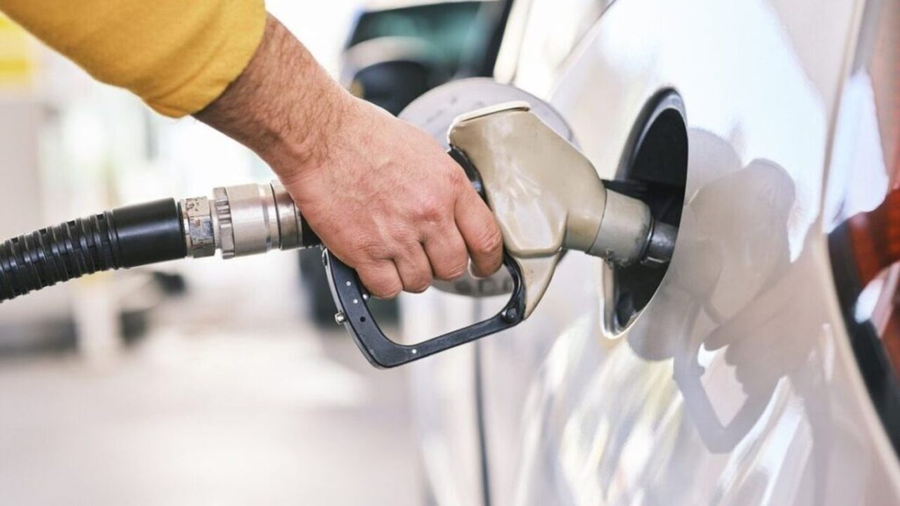 În următoarele două săptămâni nu vor exista probleme cu aprovizionarea cu carburanți în România. Rompetrol caută rute alternative de transport / depositphotos