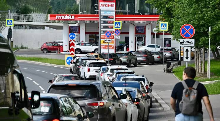 Paralizie energetică în sudul Rusiei: benzina a dispărut complet din benzinăriile celui mai mare port rus, Novorossiisk / depositphotos