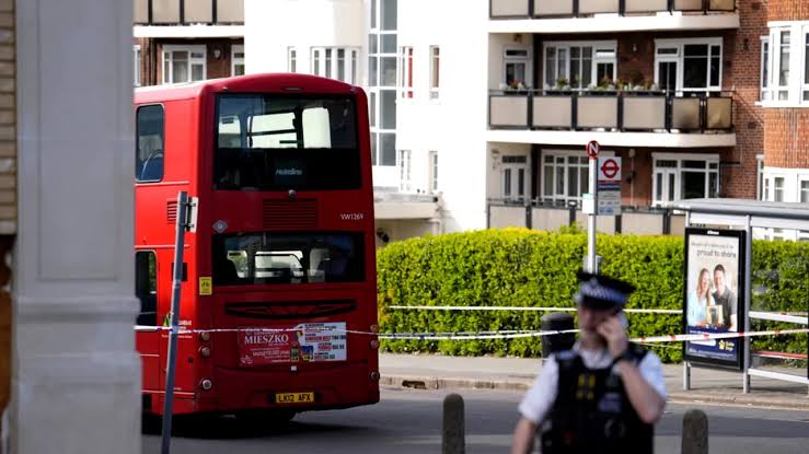 Atentat la libertatea de exprimare în Londra: doi români, condamnați la închisoare pentru atacarea unui jurnalist iranian / depositphotos