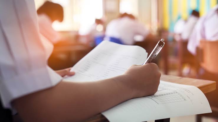 Corupție la examenul național: procurorii au reținut 5 persoane în dosarul privind o fraudă de proporții la Bacalaureatul din România / depositphotos