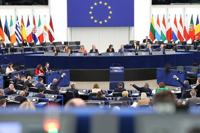 Control digital: Parlamentul European a prelungit autorizația pentru monitorizarea corespondenței private în UE / depositphotos