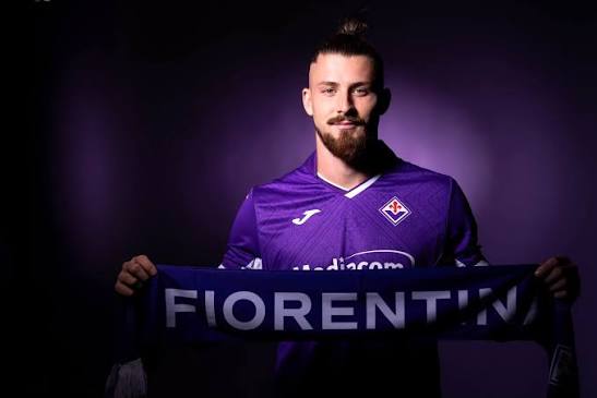 Radu Drăgușin a trecut la Fiorentina din Italia / Fotografie oficială publicată pe contul oficial al clubului Fiorentina