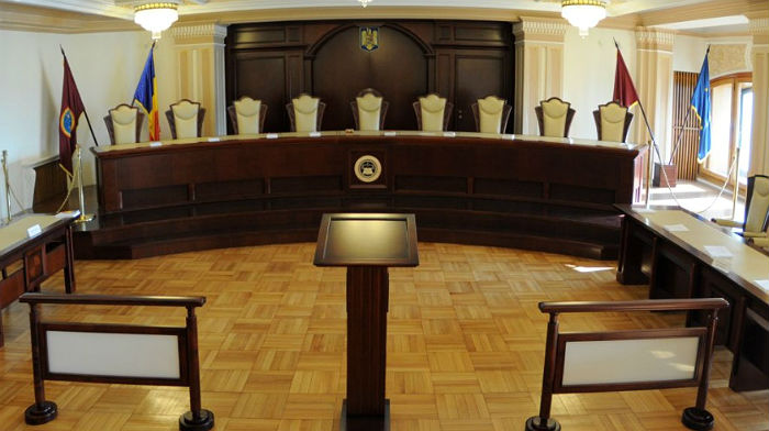 Miza deciziei Curții Constituționale privind Legea integrității: trei scenarii pentru Dominic Fritz, alianța USR-PNL și banii din PNRR / depositphotos