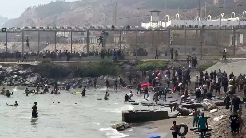 Dilema juridică a Spaniei în spatele sosirilor record de migranți în Ceuta / depositphotos