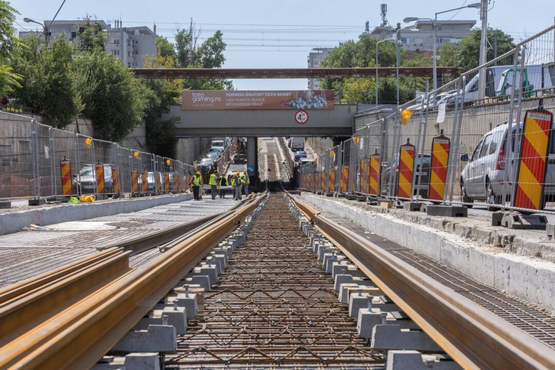 La București a început montarea liniei de tramvai sub Podul Constanța: lucrările ar urma să fie finalizate în trei săptămâni / Ciprian Ciucu Facebook
