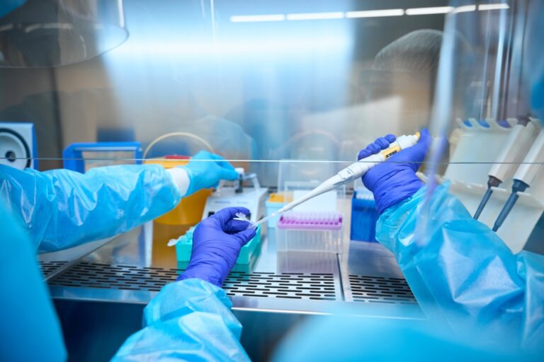 „Apocalipsa comandată prin poștă”: epidemia de ciclosporiază din SUA arată cât de vulnerabili suntem în fața amenințărilor biologice / depositphotos