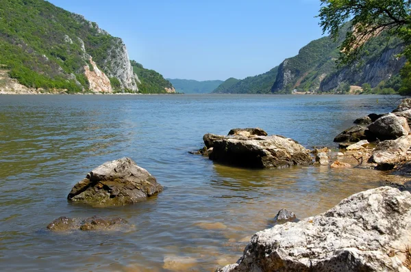 Dunărea în România va rămâne la un nivel critic de scăzut: la începutul lunii septembrie, debitul va fi de două ori mai mic decât normal / depositphotos