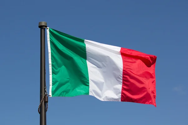 Italia propune înființarea unor centre pentru migranți în afara Uniunii Europene după criza migrației din Ceuta / depositphotos