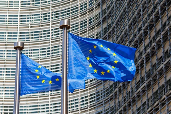 Comisia Europeană va verifica modificările aduse Legii decarbonizării din România: îndeplinirea condițiilor din PNRR ar putea fi pusă în pericol / depositphotos