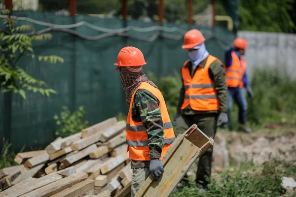 Ministerul Afacerilor Interne din România a lansat platforma digitală pentru lucrătorii străini / depositphotos