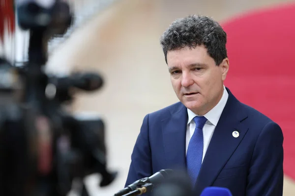 Nicușor Dan va relua negocierile pentru formarea unui nou guvern la 1 septembrie / depositphotos