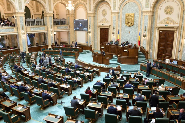 Senatul României a aprobat o comisie de anchetă privind întâlnirea șefei CCR cu Ilie Bolojan / depositphotos