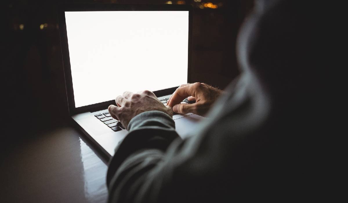 Atac cibernetic de amploare în Letonia: au fost furate datele a 1,2 milioane de persoane și 200.000 de companii. Același hacker a atacat și Cadastrul din România / depositphotos