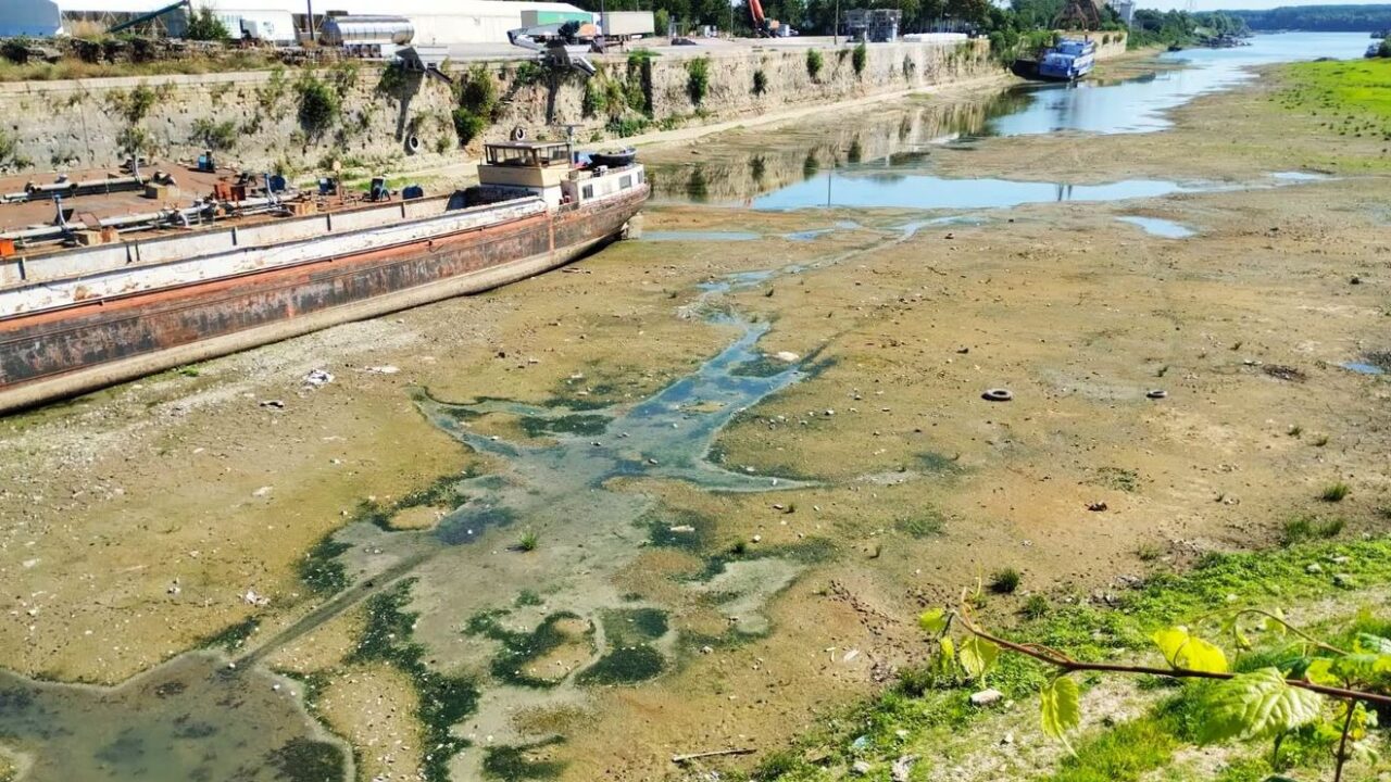 Dunărea, în pragul unui minim istoric: următoarele două săptămâni vor fi critice / depositphotos