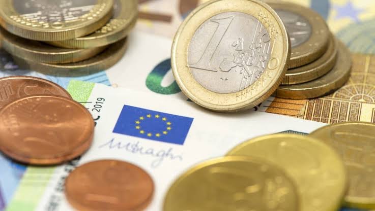 România ar putea stabili anul 2032 ca termen-țintă pentru aderarea la zona euro: condiții și provocări / depositphotos