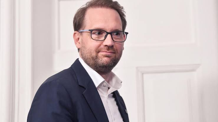 Dominic Fritz va fi reconfirmat în funcția de președinte al USR după decizia CCR care i-ar putea anula mandatul de primar / depositphotos