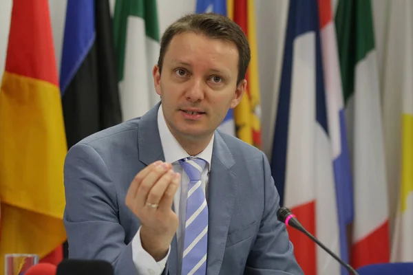 Cine este Siegfried Mureșan: candidatul la funcția de premier al României care negociază viitorul buget al UE / depositphotos