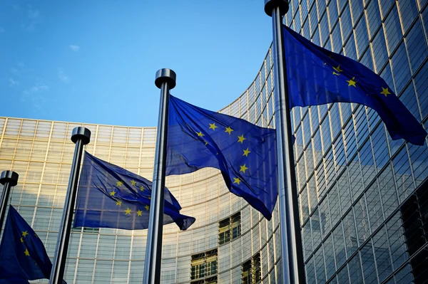 Comisia Europeană reacționează la pierderea de către România a 770 de milioane de euro din PNRR din cauza legii salarizării / depositphotos