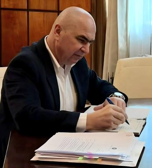 Ilie Bolojan a anunțat că nu demisionează: „Voi transmite mandatul succesorului”. Ce soluție propune pentru criza politică / depositphotos
