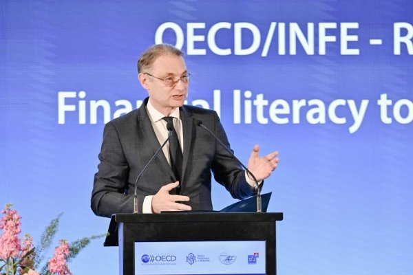 Președintele Nicușor Dan pregătește a treia desemnare pentru funcția de premier: Luca Niculescu, favorit la Cotroceni / depositphotos