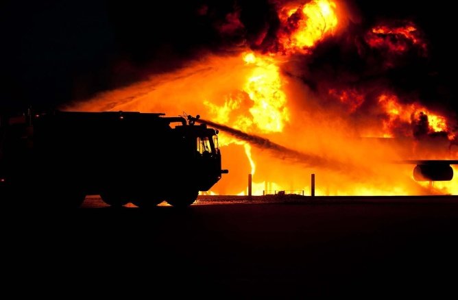 Bulgaria investighează incendiul izbucnit la un depozit de muniții. Proprietarul îl consideră un act de sabotaj / depositphotos