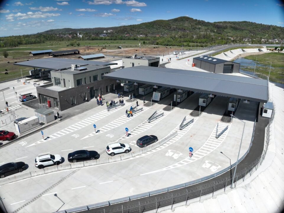România a deschis un nou punct de trecere a frontierei cu Ucraina: deocamdată sunt permise doar autoturismele / Compania Nationala de Administrare a Infrastructurii Rutiere