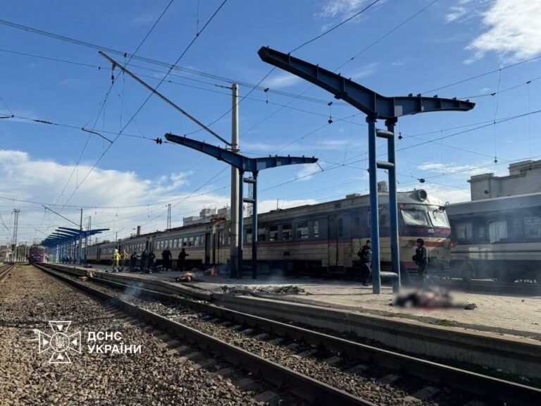O dronă rusească a atacat gara din Dnipro: 13 morți și mai mulți răniți / Serviciul de Urgență de Stat al Ucrainei