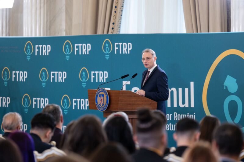 Premierul României a îndemnat diaspora să păstreze legătura cu țara natală: „România rămâne și țara voastră” / Luca Niculescu Facebook