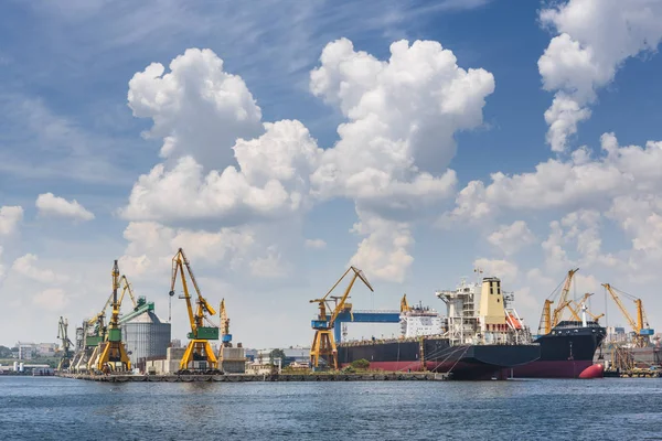 Rheinmetall și MSC vor achiziționa șantierul naval din Mangalia pentru 138 de milioane de euro: unitatea va fi modernizată pentru uz militar și civil / depositphotos