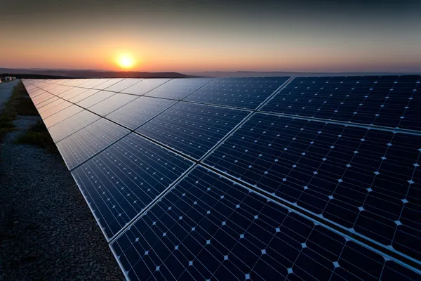 O companie saudită dezvoltă două proiecte energetice hibride în România: construcția ar urma să înceapă în 2027 / depositphotos