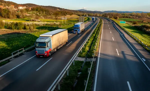 Transportatorii din România cer suspendarea amenzilor TollRo: „Plătim taxa, dar nu amenzi pentru un sistem care nu funcționează” / depositphotos
