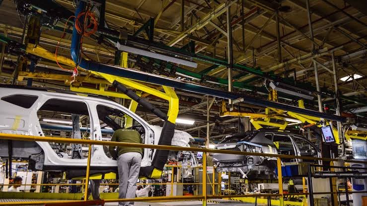 Cum poate industria auto europeană, inclusiv cea din România, să rămână competitivă în fața Chinei. Expertul Adrian Sandu: „Avem nevoie de stabilitate și de o politică economică coerentă, orientată spre atragerea investițiilor” / depositphotos