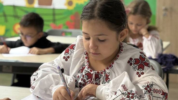 Copiii români din Ucraina vor putea studia în limba maternă în școli / depositphotos