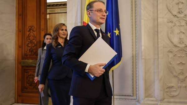 Luca Niculescu l-a primit pe ambasadorul SUA la Palatul Victoria: prima vizită a unui înalt diplomat străin după investirea noului guvern / depositphotos