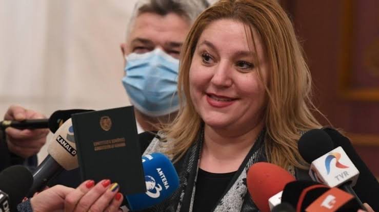 Instanța a dat undă verde: Diana Șoșoacă va fi judecată pentru sechestrarea și agresarea unei jurnaliste italiene / depositphotos