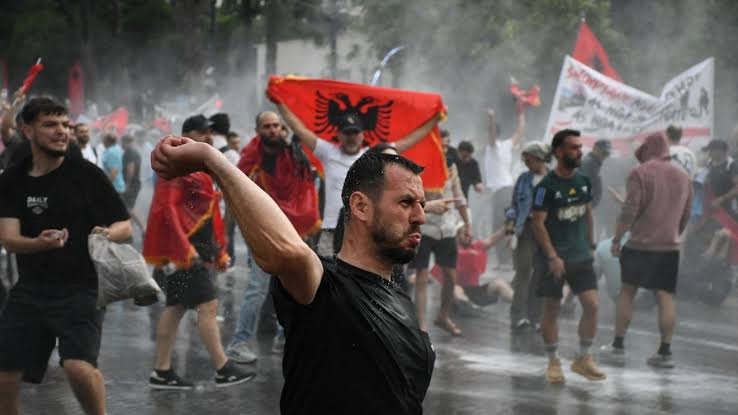 Proteste în Albania: premierul Edi Rama refuză să demisioneze și avertizează asupra amenințării la adresa aderării la UE / depositphotos