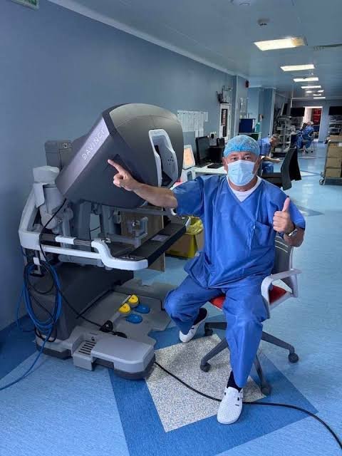 Chirurgul-recordman Vlad Brașoveanu scrie din nou istorie: soția i-a donat 70% din ficat soțului, în prima operație de transplant din România cu prelevare robotică / depositphotos