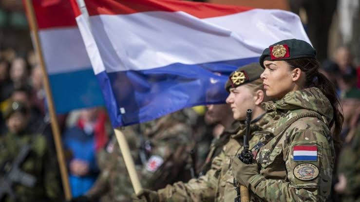 Țările de Jos declară Rusia „dușman” și avertizează că Moscova se pregătește pentru un conflict cu NATO. Kremlinul amenință cu arme nucleare / depositphotos